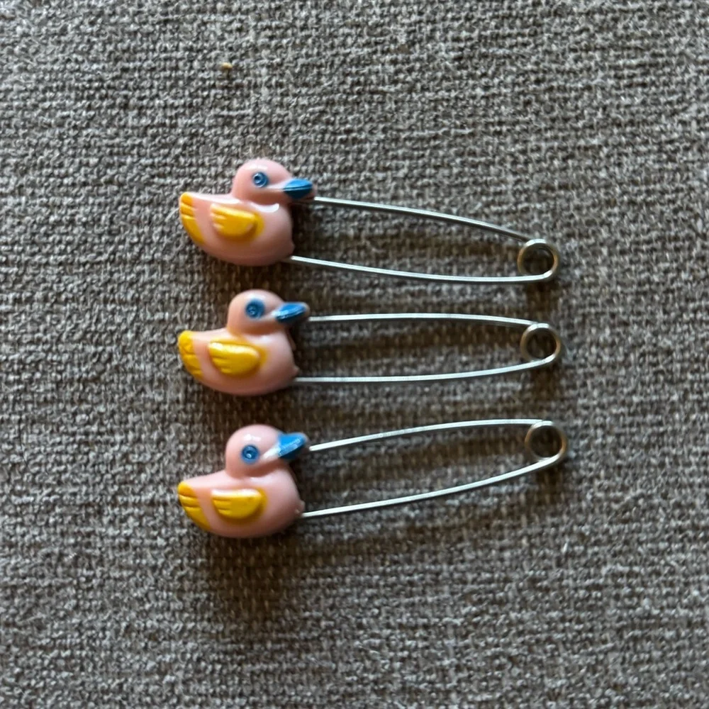 Vintage baby diaper babies Duck Design Safety Pins for Kids - Pink and Yellow‎